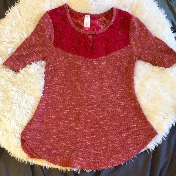 No Boundaries NWOT 3/4 Sleeve Red Lace Detail Shirt - Picture 1 of 4